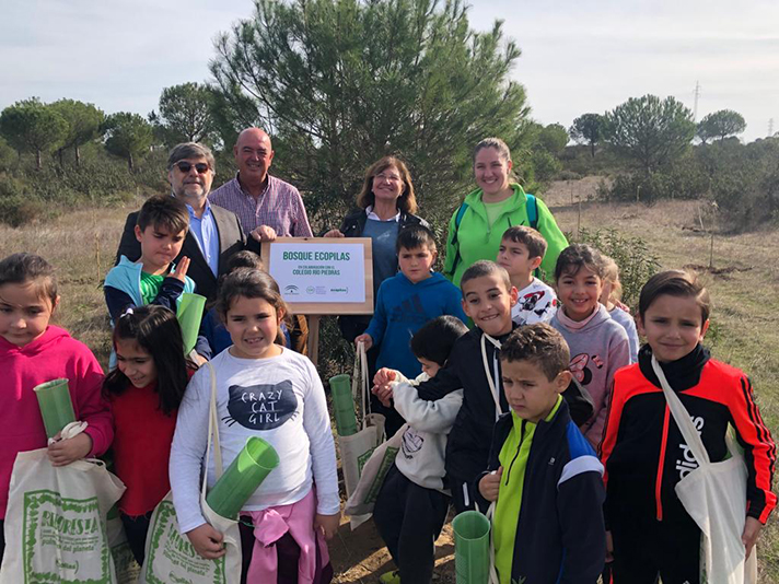 Alumnos de Lepe participan en la reforestación de una zona de alto valor biológico para la región