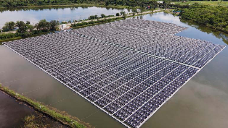 El Gobierno aprueba el RD que regula la instalación de plantas fotovoltaicas flotantes en embalses en el dominio público hidráulico