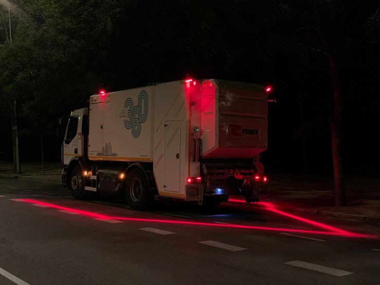 El Ayuntamiento de Madrid lanza un proyecto piloto de iluminación en los vehículos de limpieza y recogida de residuos