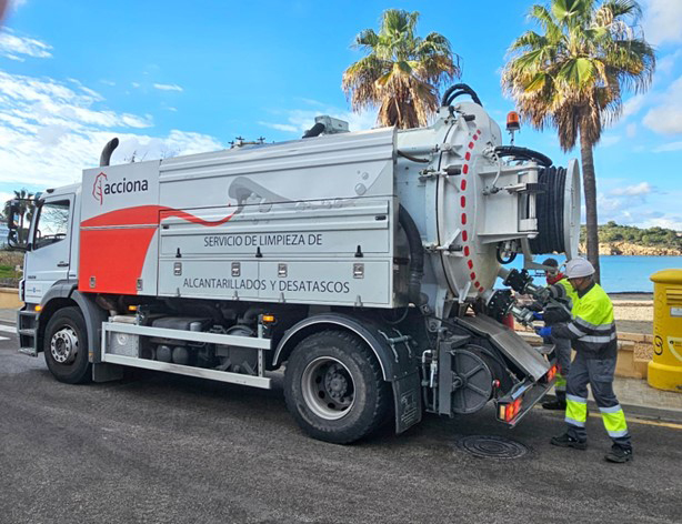 ACCIONA y el Ayuntamiento de Andratx continúan los trabajos de limpieza en el alcantarillado del municipio