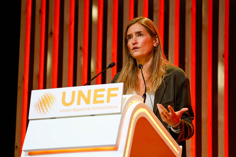 Sara Aagesen anuncia en el XI Foro Solar, organizado por UNEF, una consulta previa para actualizar el RD de autoconsumo