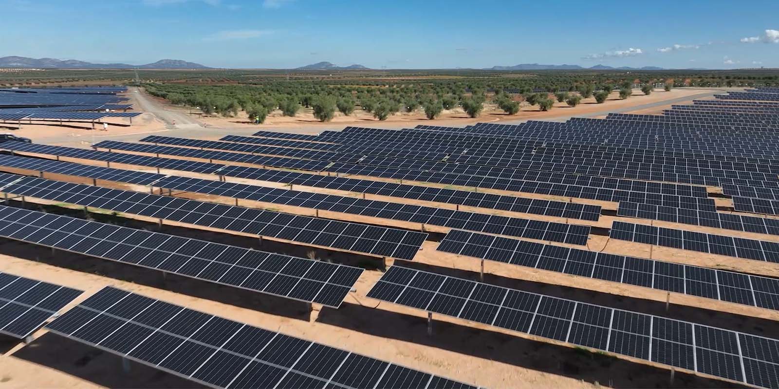 ACCIONA Energía instala un sistema de almacenamiento con baterías en la Planta Fotovoltaica Extremadura I-II-III