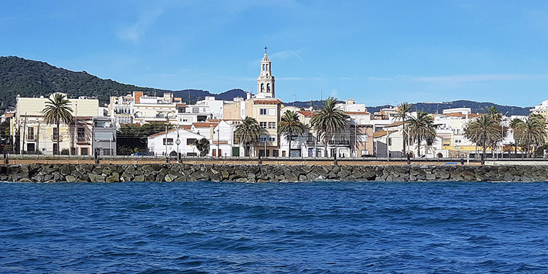 Acciona aumenta la eficiencia en la recogida de residuos, limpieza viaria y mantenimiento de playas en Premià de Mar (Barcelona)